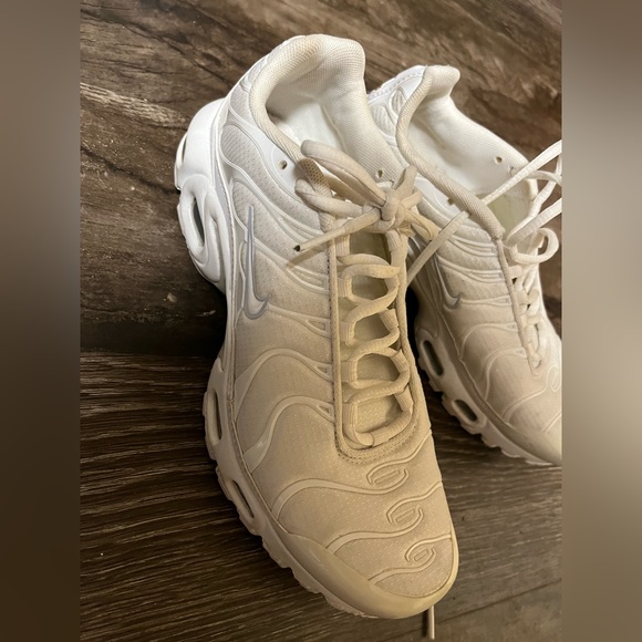 Nikes - Picture 5 of 7